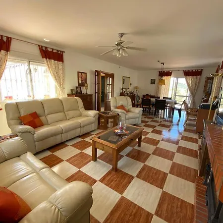 Casa De Rosas Willa Malaga